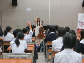 アウトリーチ / 帝塚山中学校、高等学校 / 新倉瞳（チェロ）のハイライト画像