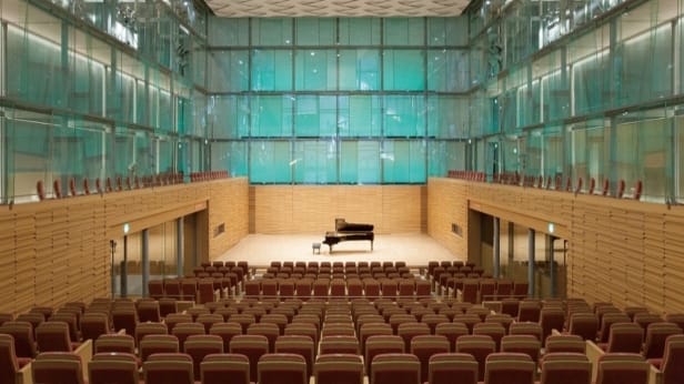 なら100年会館［中ホール］